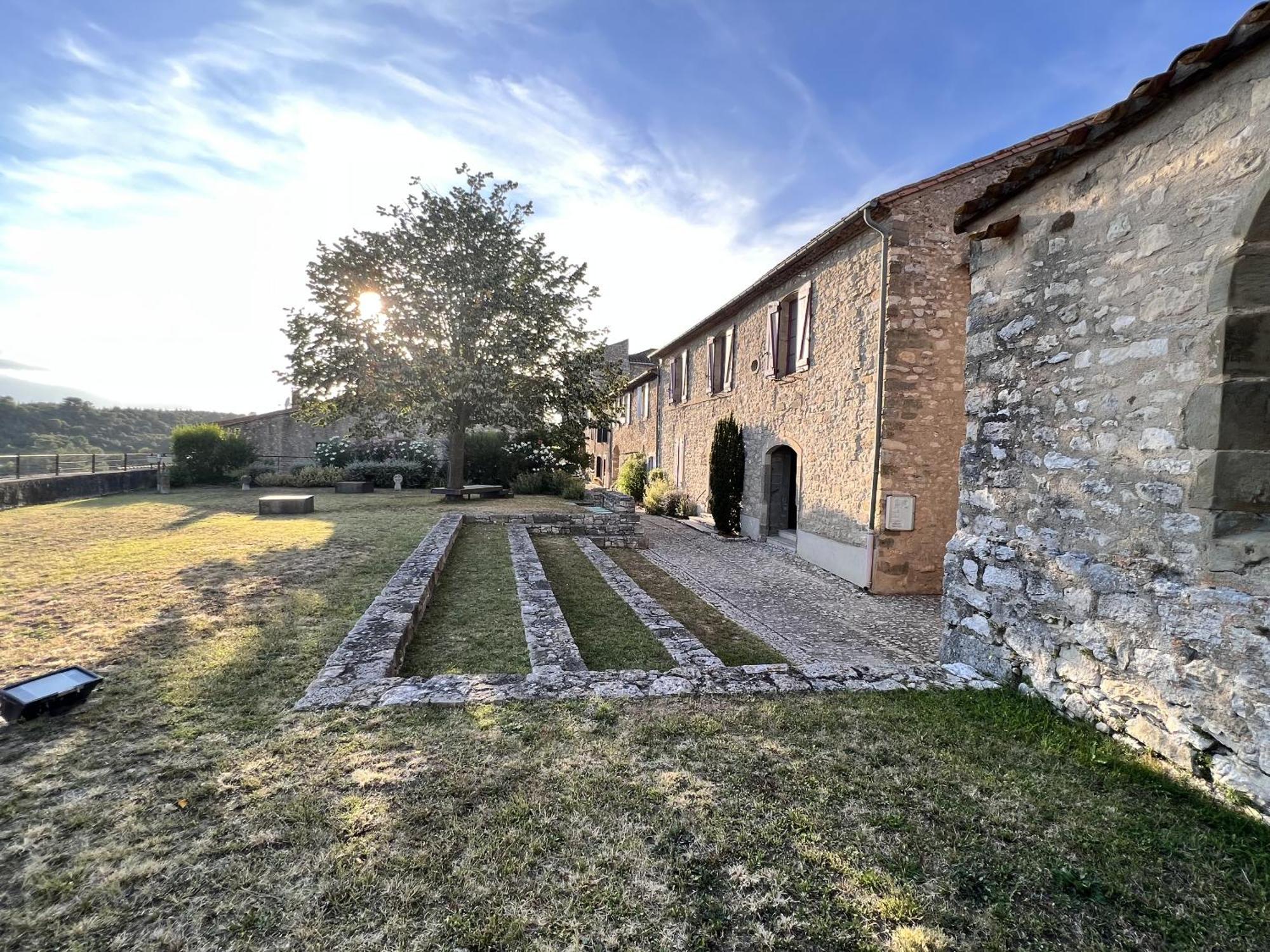 Logis Hotel Restaurant La Bergerie Aragon Bagian luar foto