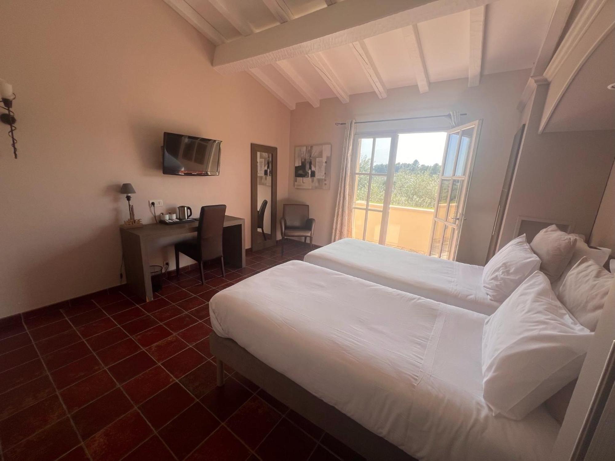 Logis Hotel Restaurant La Bergerie Aragon Bagian luar foto