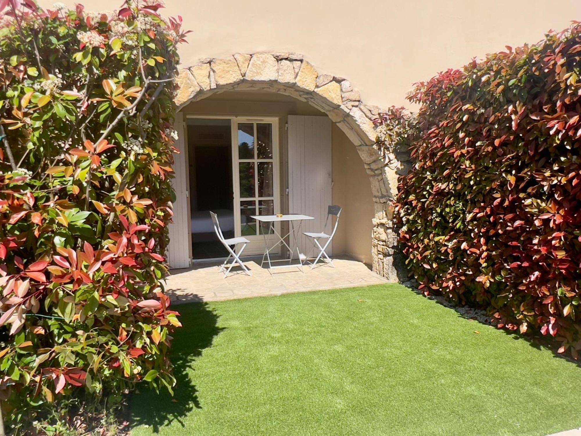 Logis Hotel Restaurant La Bergerie Aragon Bagian luar foto