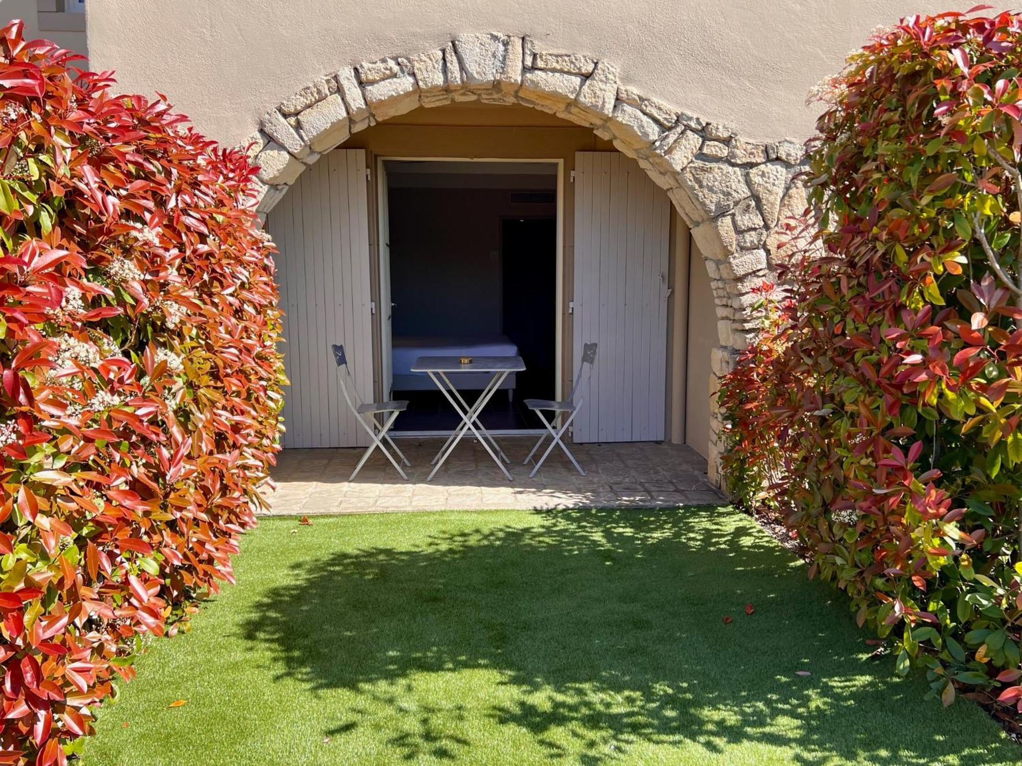 Logis Hotel Restaurant La Bergerie Aragon Bagian luar foto