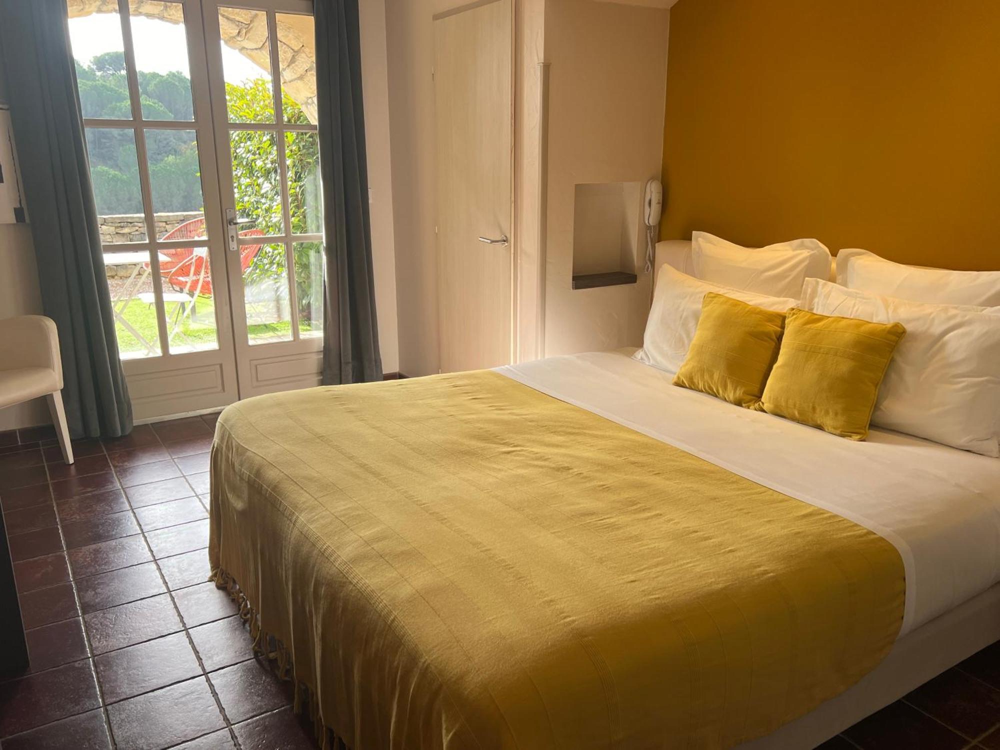 Logis Hotel Restaurant La Bergerie Aragon Bagian luar foto