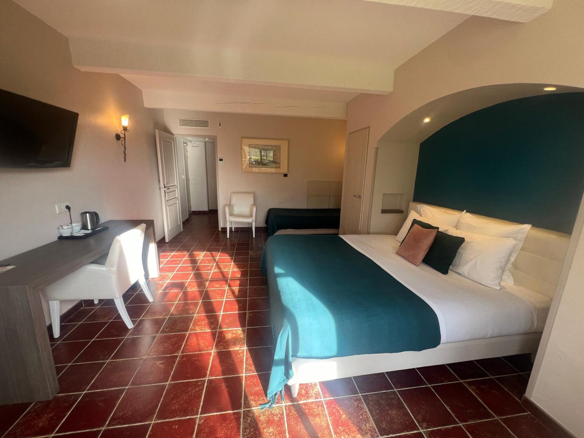 Logis Hotel Restaurant La Bergerie Aragon Bagian luar foto