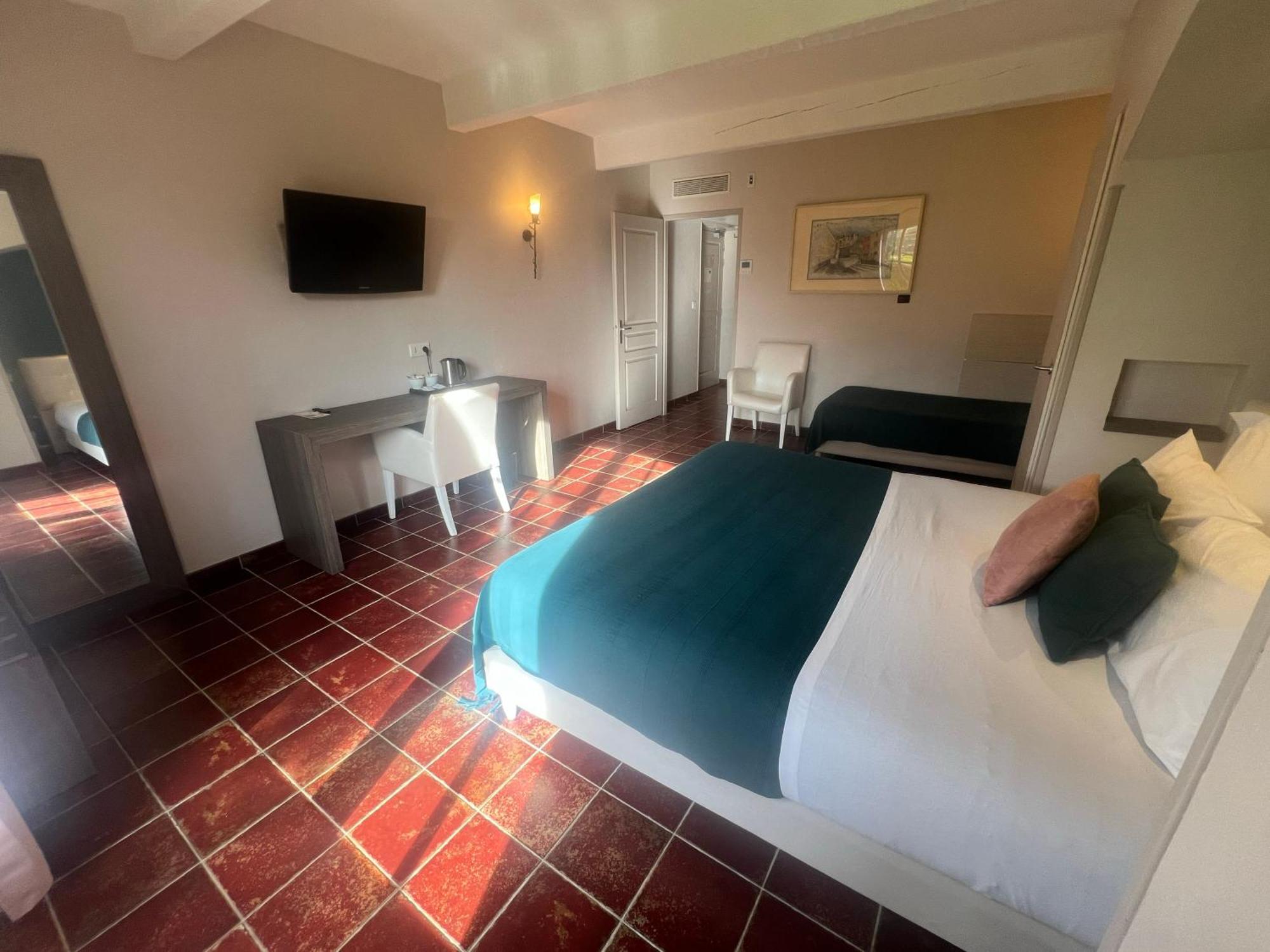 Logis Hotel Restaurant La Bergerie Aragon Bagian luar foto