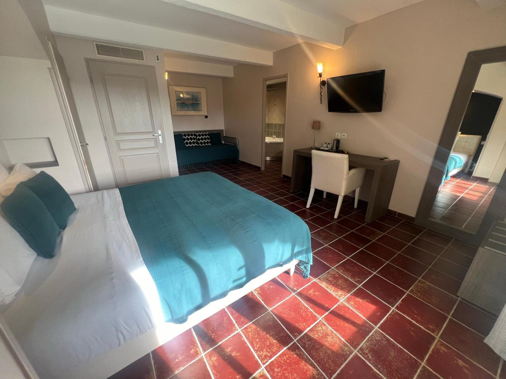 Logis Hotel Restaurant La Bergerie Aragon Bagian luar foto