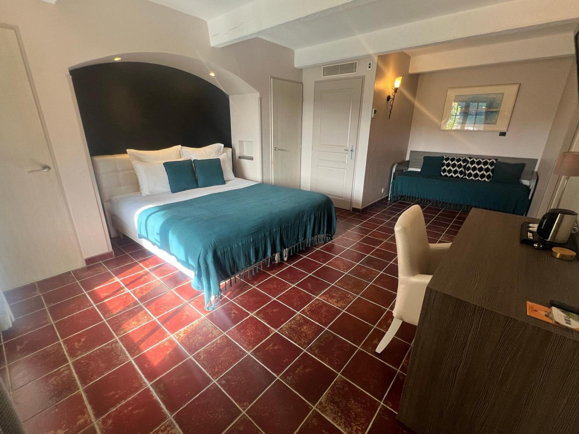 Logis Hotel Restaurant La Bergerie Aragon Bagian luar foto