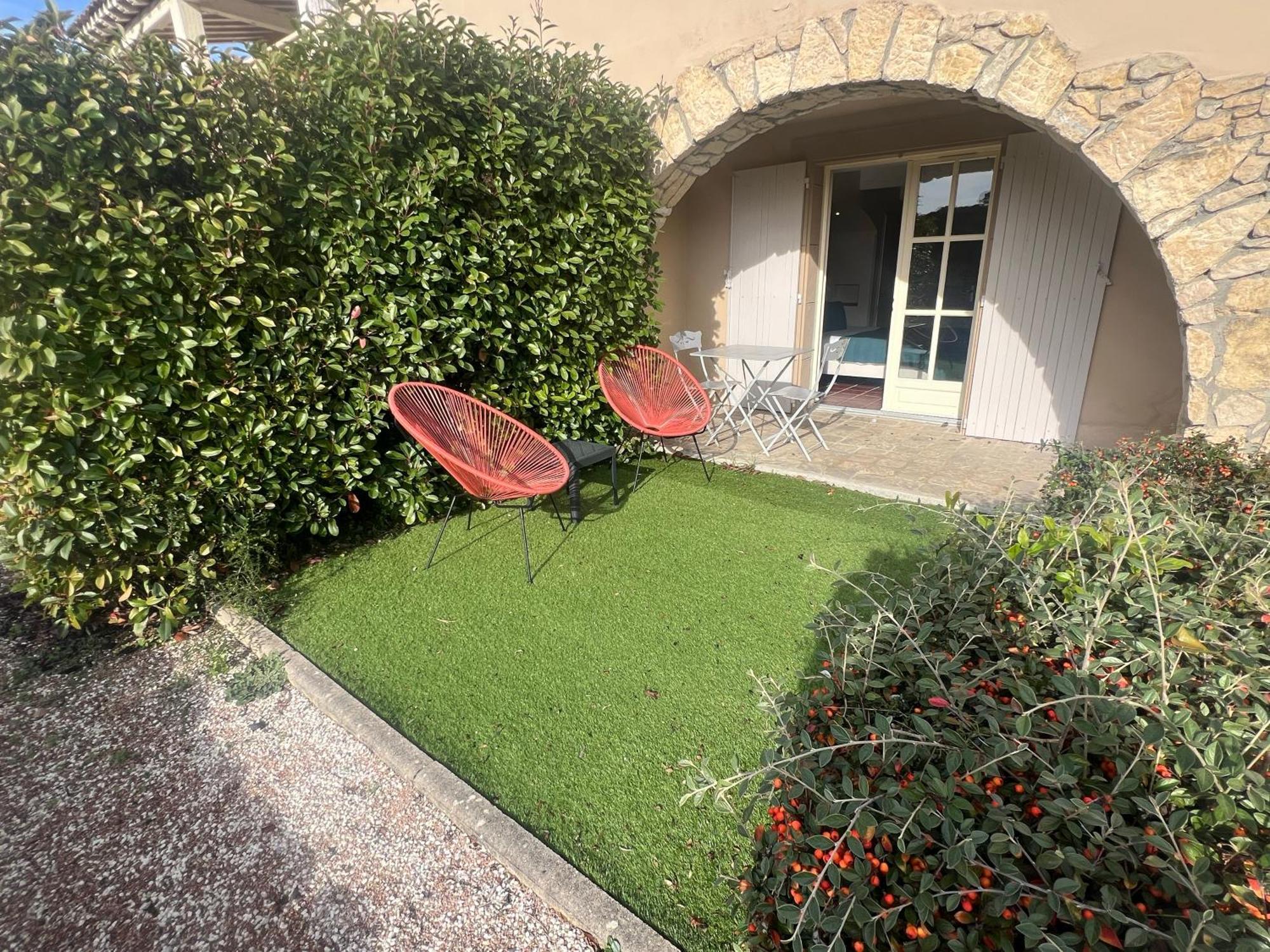 Logis Hotel Restaurant La Bergerie Aragon Bagian luar foto
