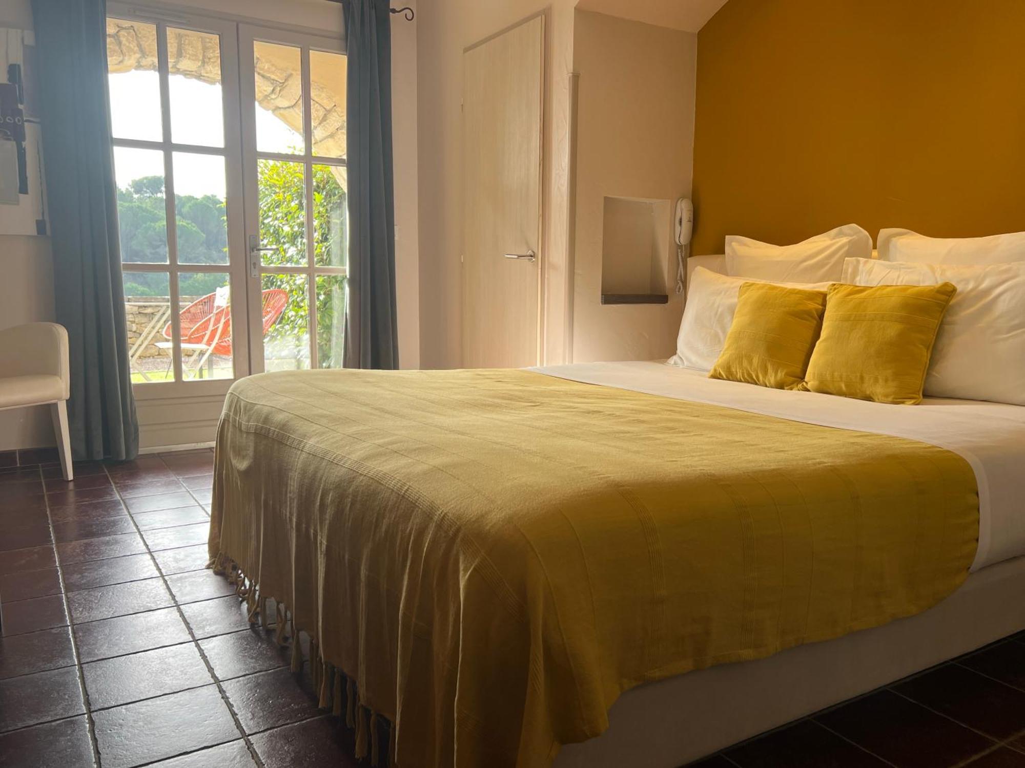 Logis Hotel Restaurant La Bergerie Aragon Bagian luar foto