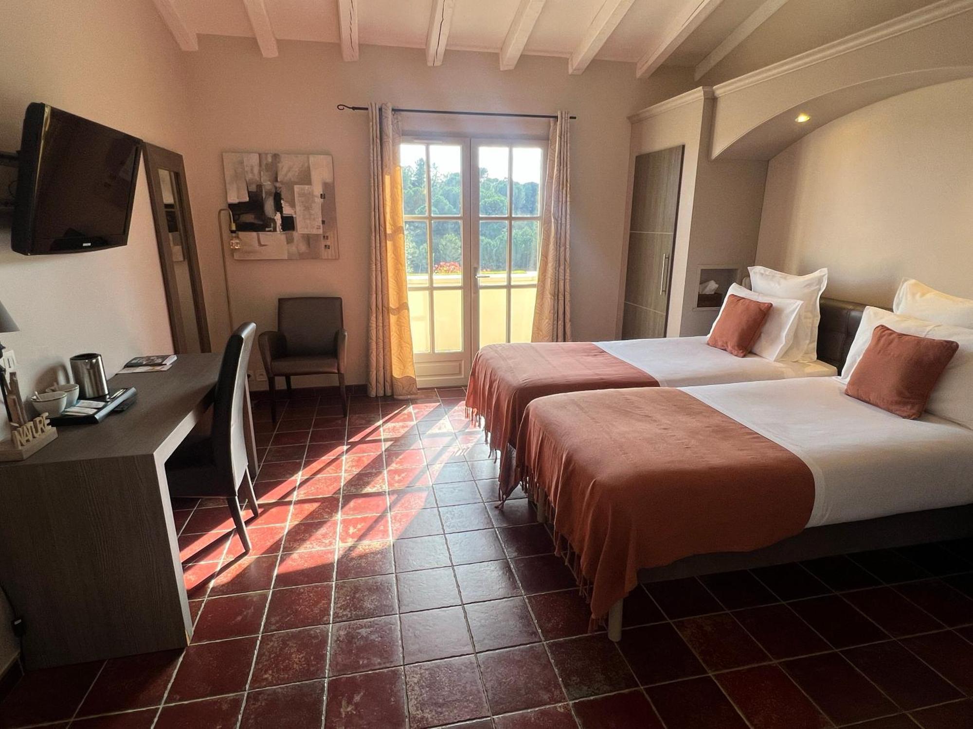 Logis Hotel Restaurant La Bergerie Aragon Bagian luar foto